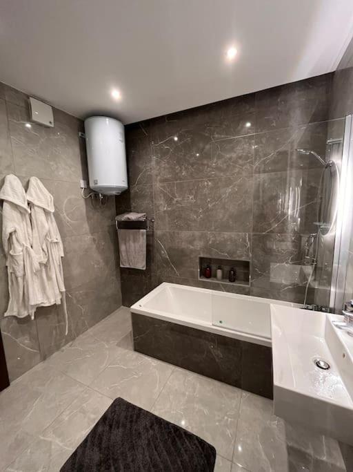 3 Bedroom Seaside Luxury Accommodation - Sleeps 8 St. Paul's Bay Exterior foto